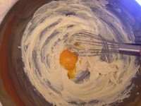 檸檬乳酪戚風蛋糕的做法 步骤2