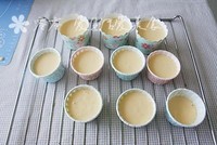 奶油裝飾紙杯蛋糕的做法 步骤4