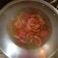 番茄酸湯肥牛煲的做法 步骤2