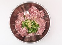 白菜豬肉餛飩的做法 步骤2