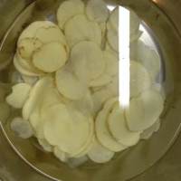 焦香土豆烘雞蛋的做法 步骤2
