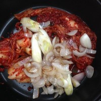 韓國部隊鍋--海鮮牛肉鍋的做法 步骤2