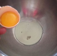 杯子戚風蛋糕胚的做法 步骤1