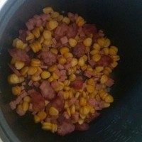 玉米臘腸火腿炒飯的做法 步骤1