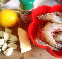 蒜香黃油煎虎蝦的做法 步骤1