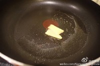 不弄破魚皮的鯽魚豆腐湯的做法 步骤2