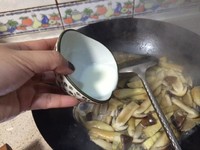 奶香冬筍蘑菇炖的做法 步骤10