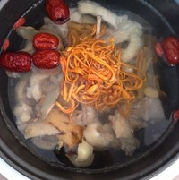 黃氏當歸蟲草花雞湯-電飯煲版的做法 步骤4