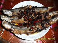 豆豉蒜蓉燜秋刀魚的做法 步骤1