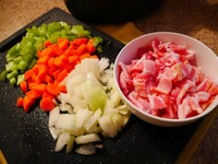 培根奶油土豆濃湯的做法 步骤1
