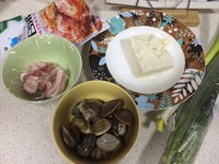 《昨日的美食》之吉爾貝爾風泡菜湯（佐蛤蜊和豆腐）的做法 步骤2