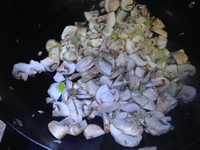 蒜香雙孢菇的做法 步骤5