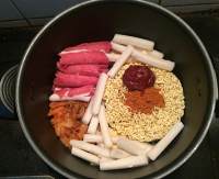 懶人版韓式年糕火鍋（兩人份）的做法 步骤3