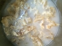 SKⅡ養顏湯--豬腳筋排骨栗子湯的做法 步骤2
