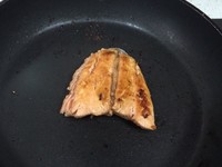 《昨日的美食》之鮭魚蛋壽司的做法 步骤6