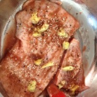 蜜汁豬頸肉（燒烤，非烤箱）的做法 步骤2