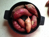 烤紅薯（鑄鐵烤鍋版）的做法 步骤1
