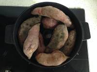 烤紅薯（鑄鐵烤鍋版）的做法 步骤2