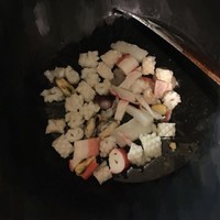 泡菜海鮮焗飯(ง •̀_•́)ง的做法 步骤2