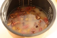 冬季臘味飄香--臘腸栗子燜飯的做法 步骤4