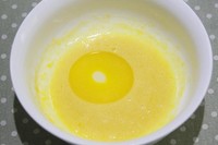烤箱做雞蛋卷（黑芝麻雞蛋卷的做法）的做法 步骤3