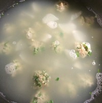 蘿卜汆香菜丸子湯的做法 步骤4