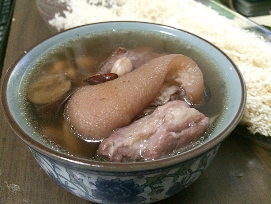 花生豬腳湯---養生湯的做法 步骤8