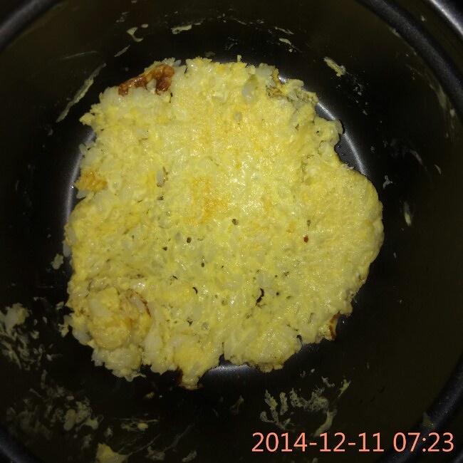 奶香雞蛋米飯餅（寢室電飯鍋作品）的做法 步骤3