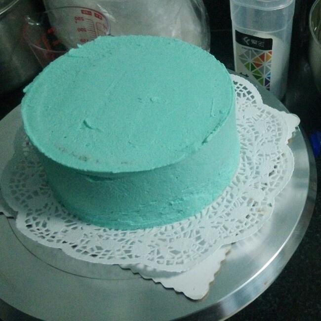 裱花彩虹蛋糕（巧克力胚）的做法 步骤4