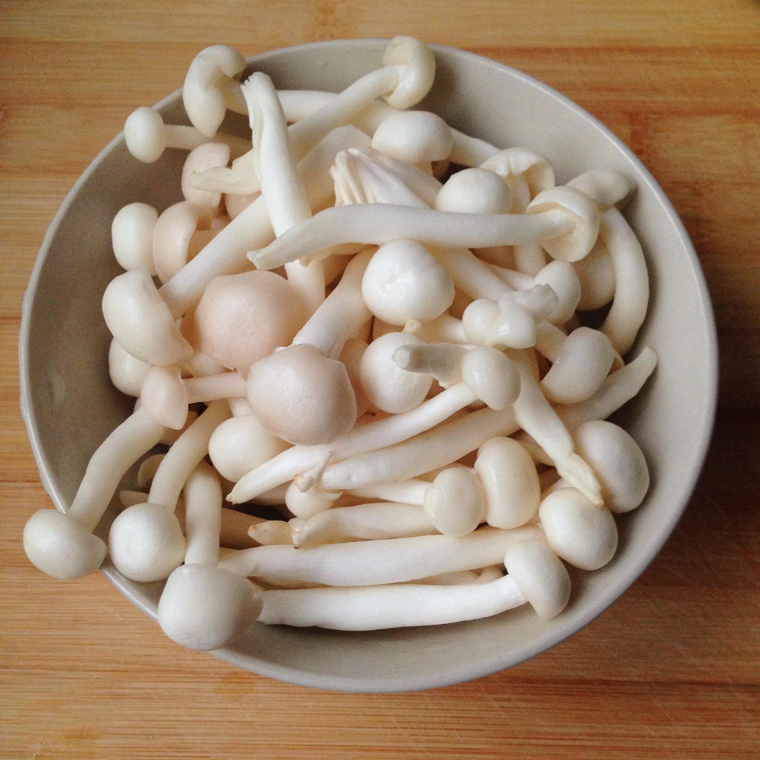 絲瓜素燒白玉菇的做法 步骤3
