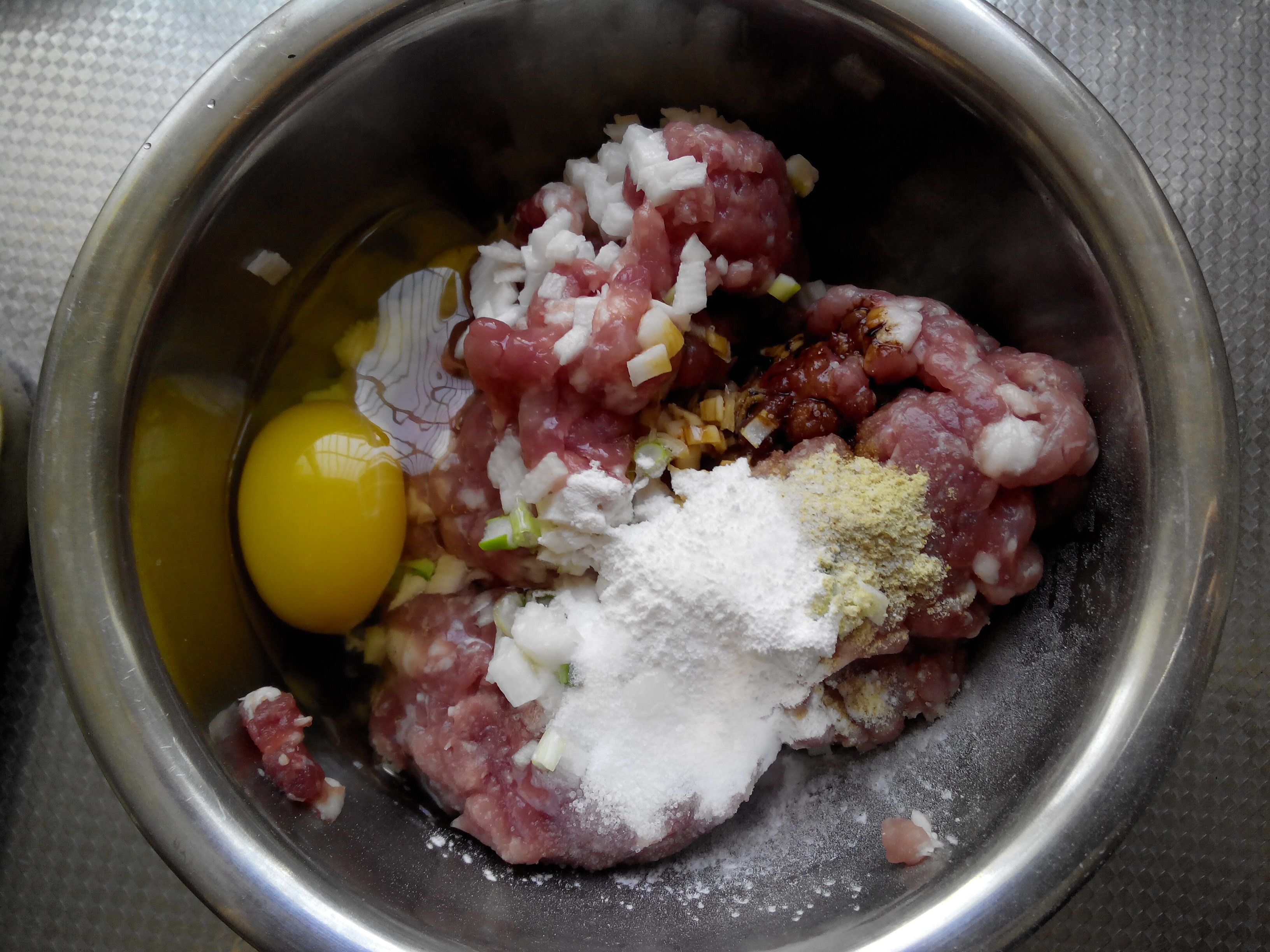 超級“硬菜”—紅燒獅子頭的做法 步骤1
