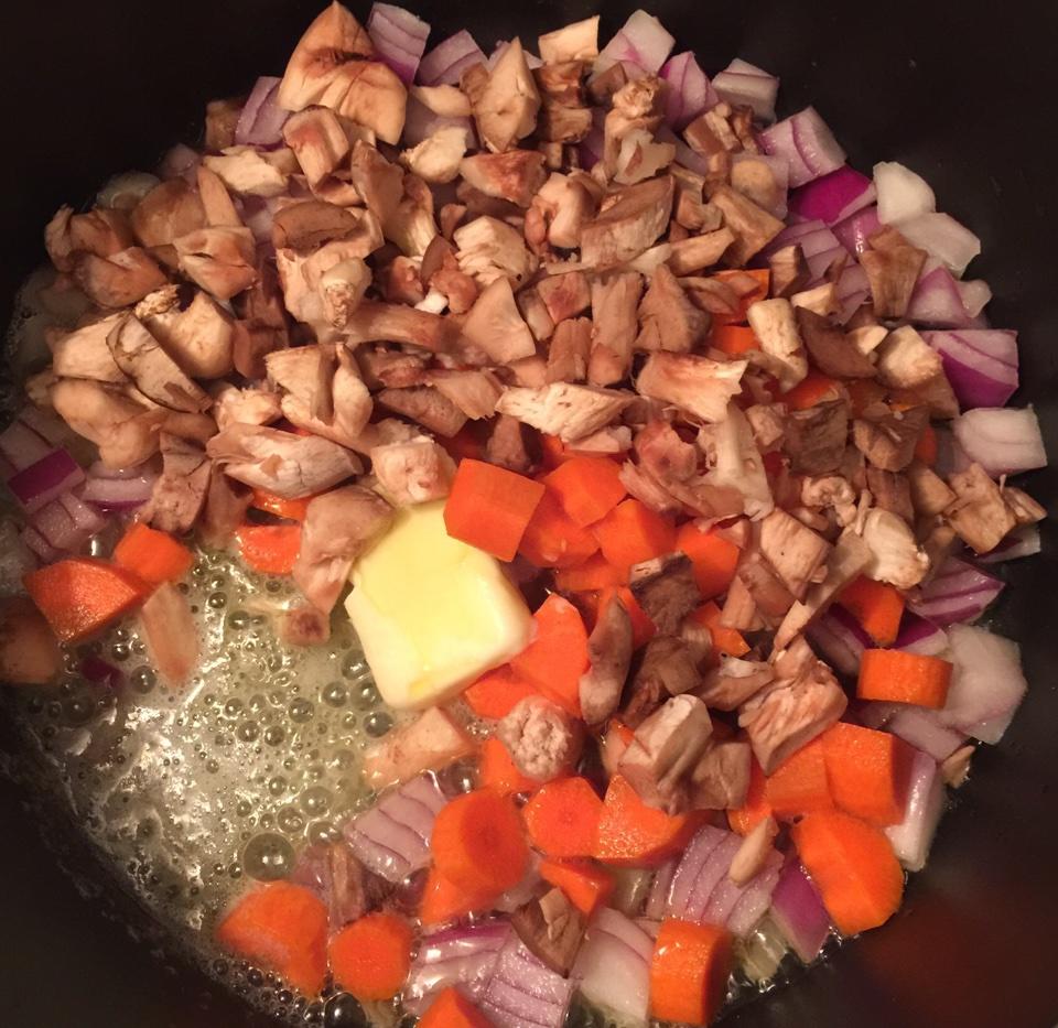 奶油野蘑菇湯的做法 步骤2