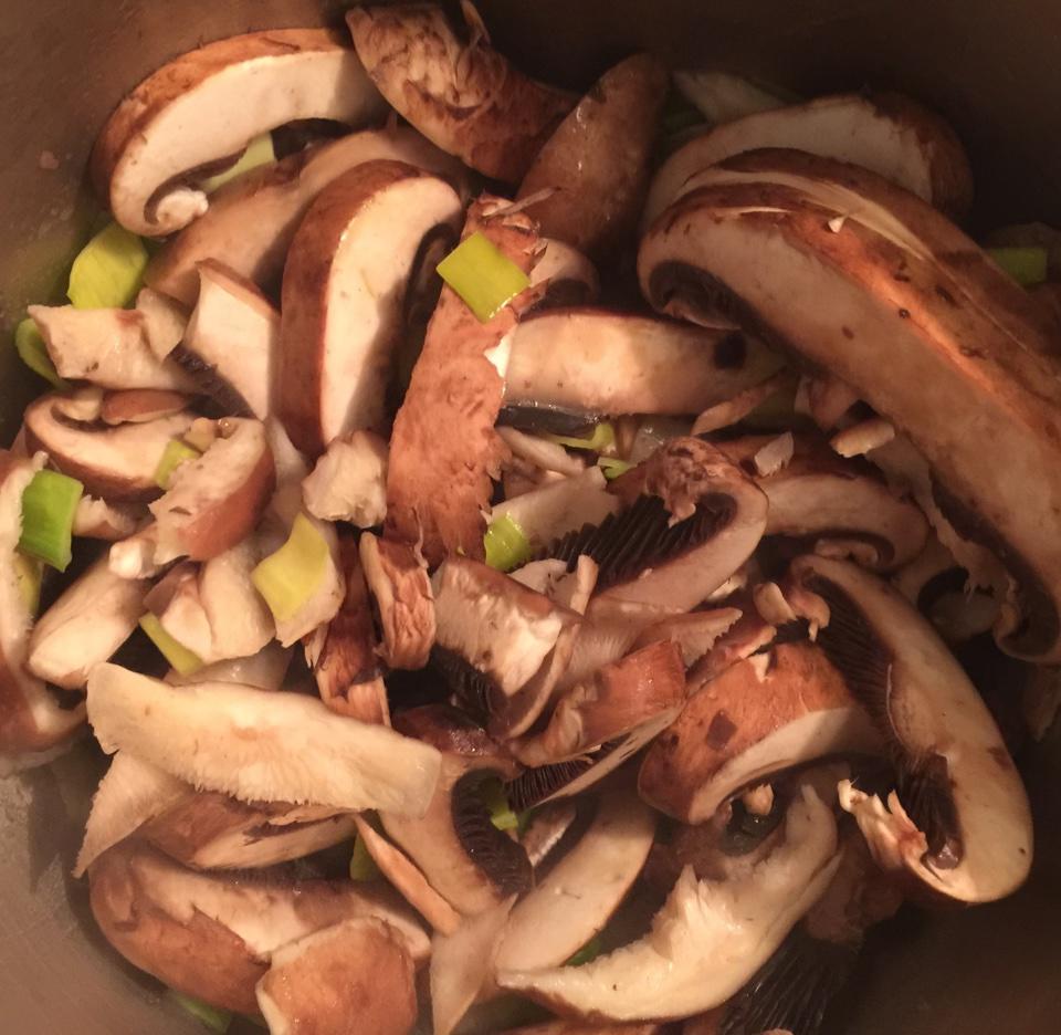 奶油野蘑菇湯的做法 步骤3