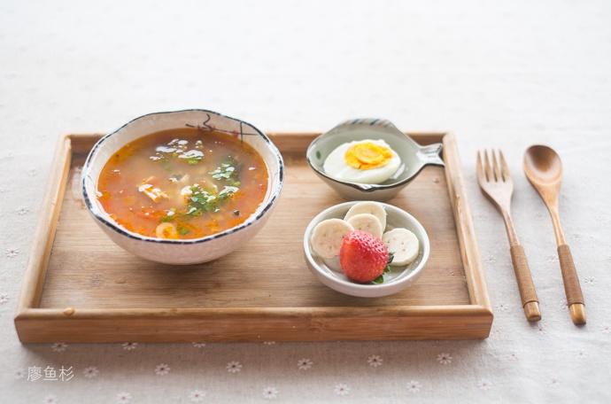 休息日早餐︰西紅柿鯽魚湯、香菇瘦肉小米粥的做法 步骤1