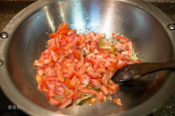 休息日早餐︰西紅柿鯽魚湯、香菇瘦肉小米粥的做法 步骤5