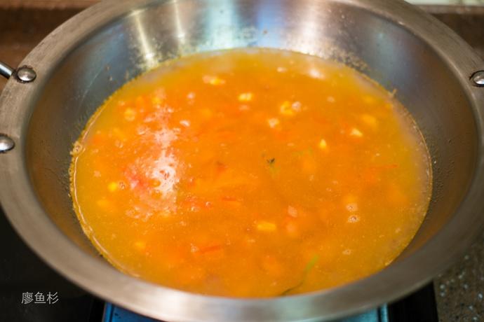 休息日早餐︰西紅柿鯽魚湯、香菇瘦肉小米粥的做法 步骤6