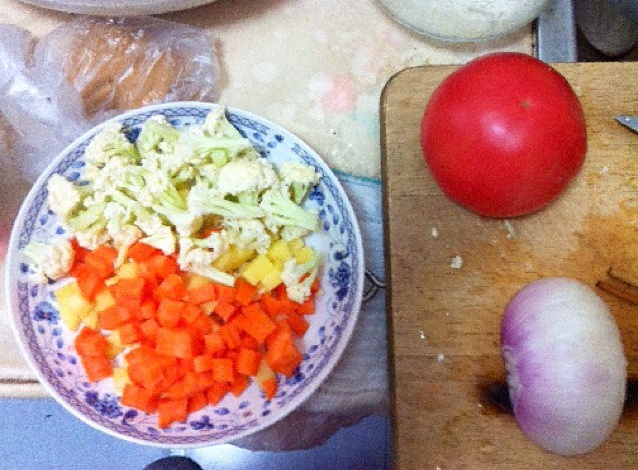 冬日雜蔬湯+榨菜肉絲面的做法 步骤1