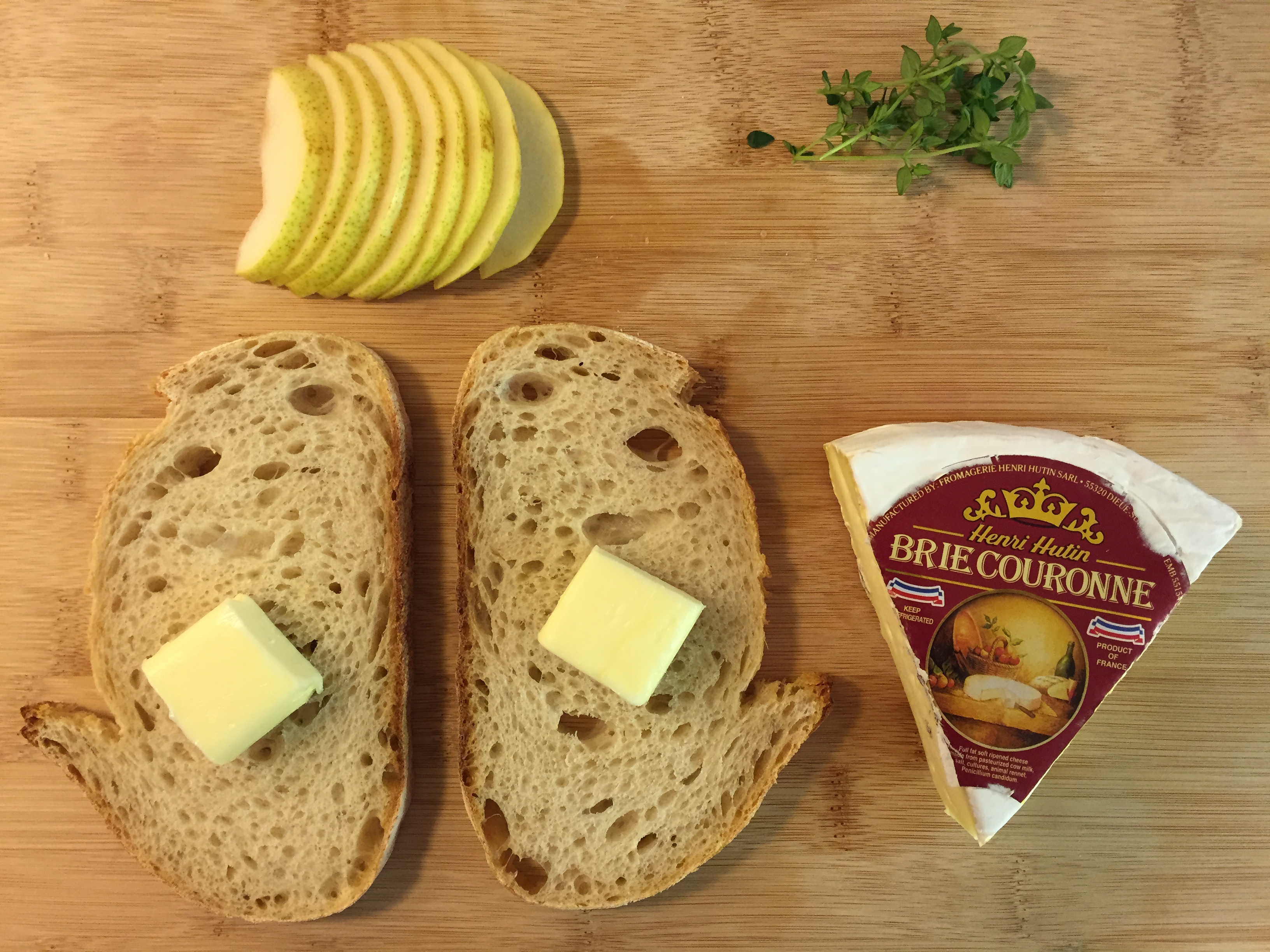Grilled Brie & Pear Sandwich 布里干酪甜梨三明治的做法 步骤1