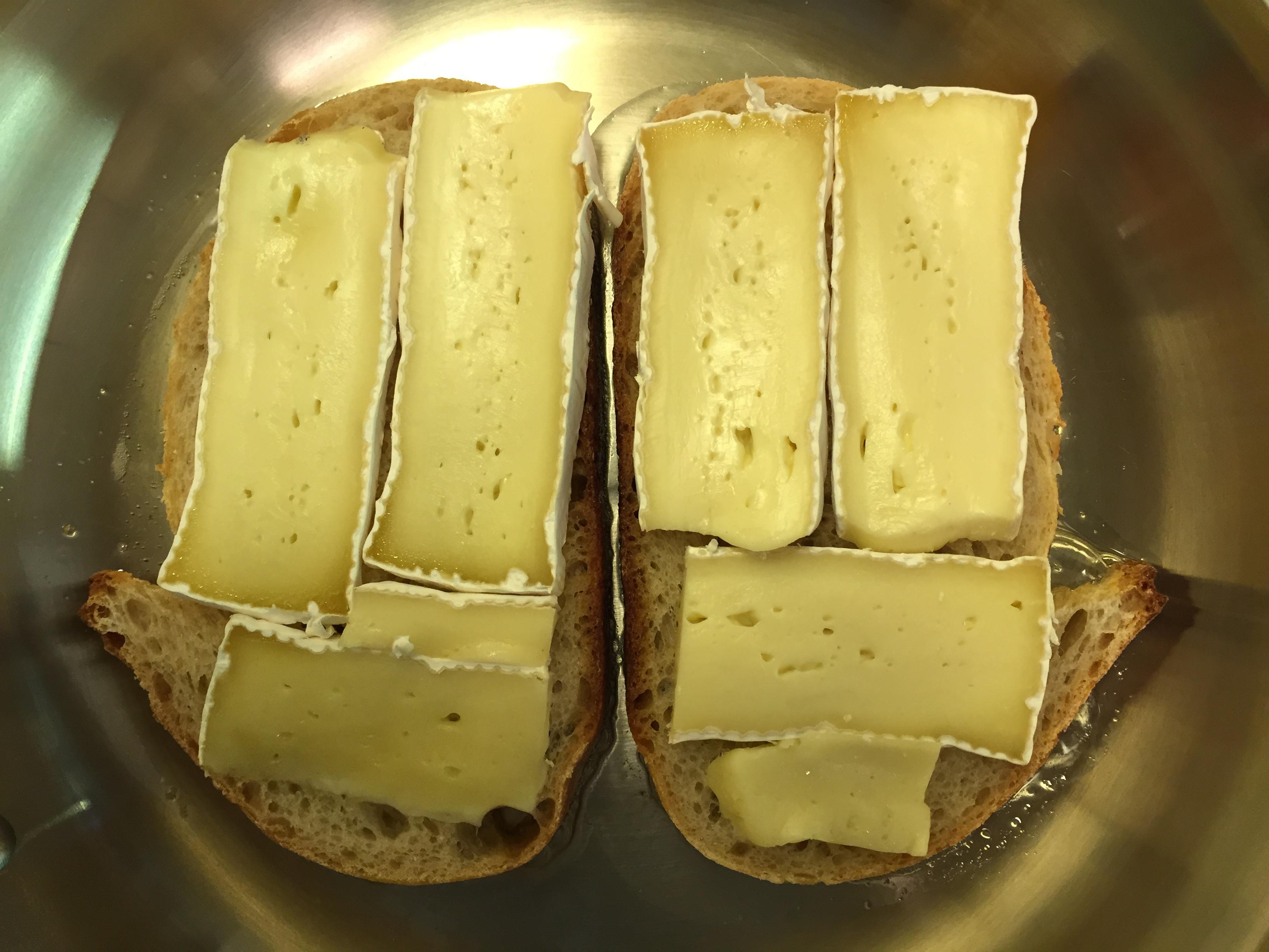 Grilled Brie & Pear Sandwich 布里干酪甜梨三明治的做法 步骤4
