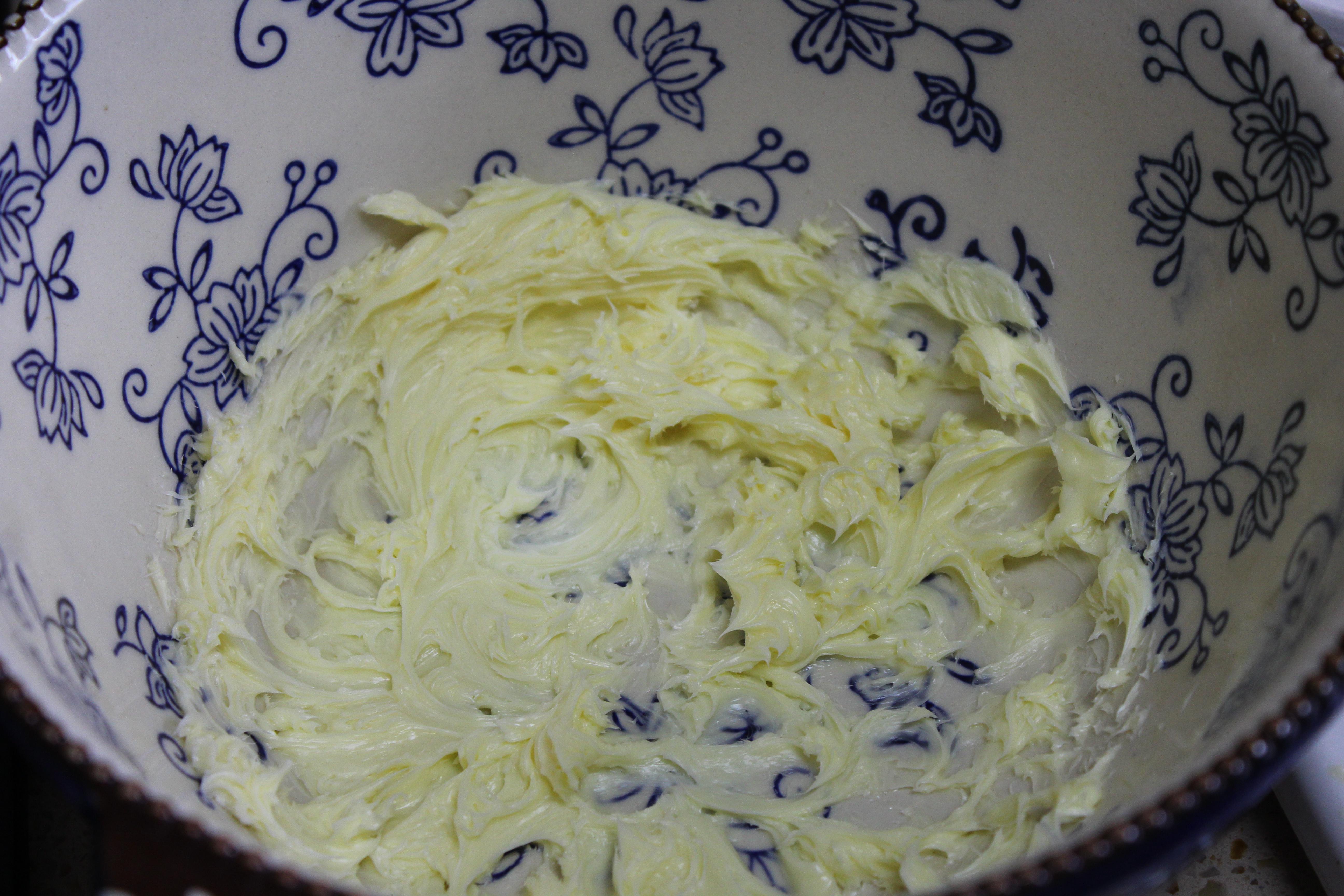 超簡單奶油奶酪霜的做法 步骤2