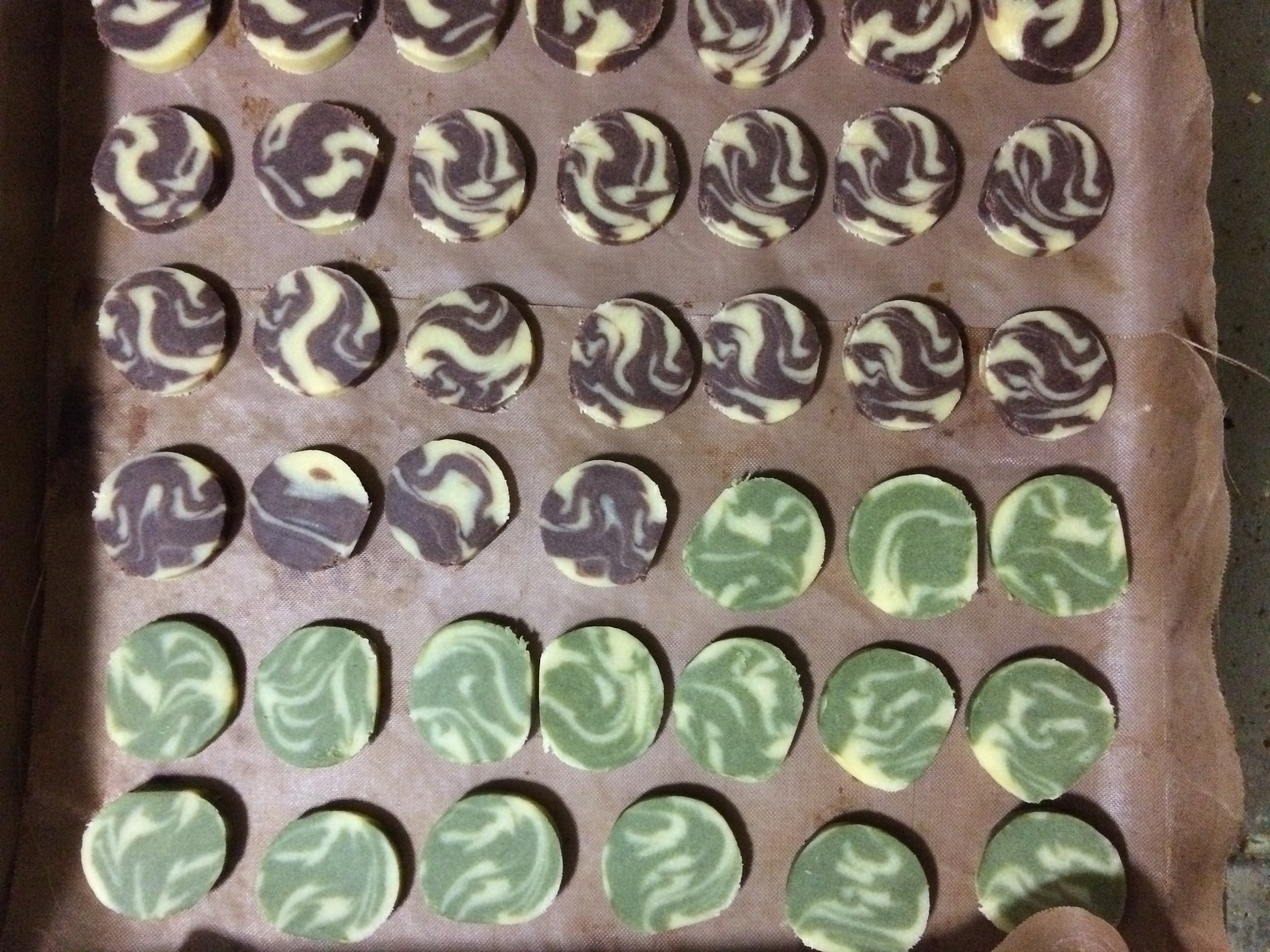 雙色大理石紋餅干制作方法（花紋整形詳細圖解版）的做法 步骤13