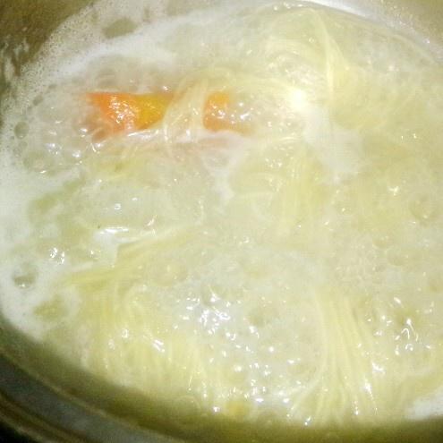 寶寶輔食-胡蘿卜冬瓜湯面的做法 步骤6