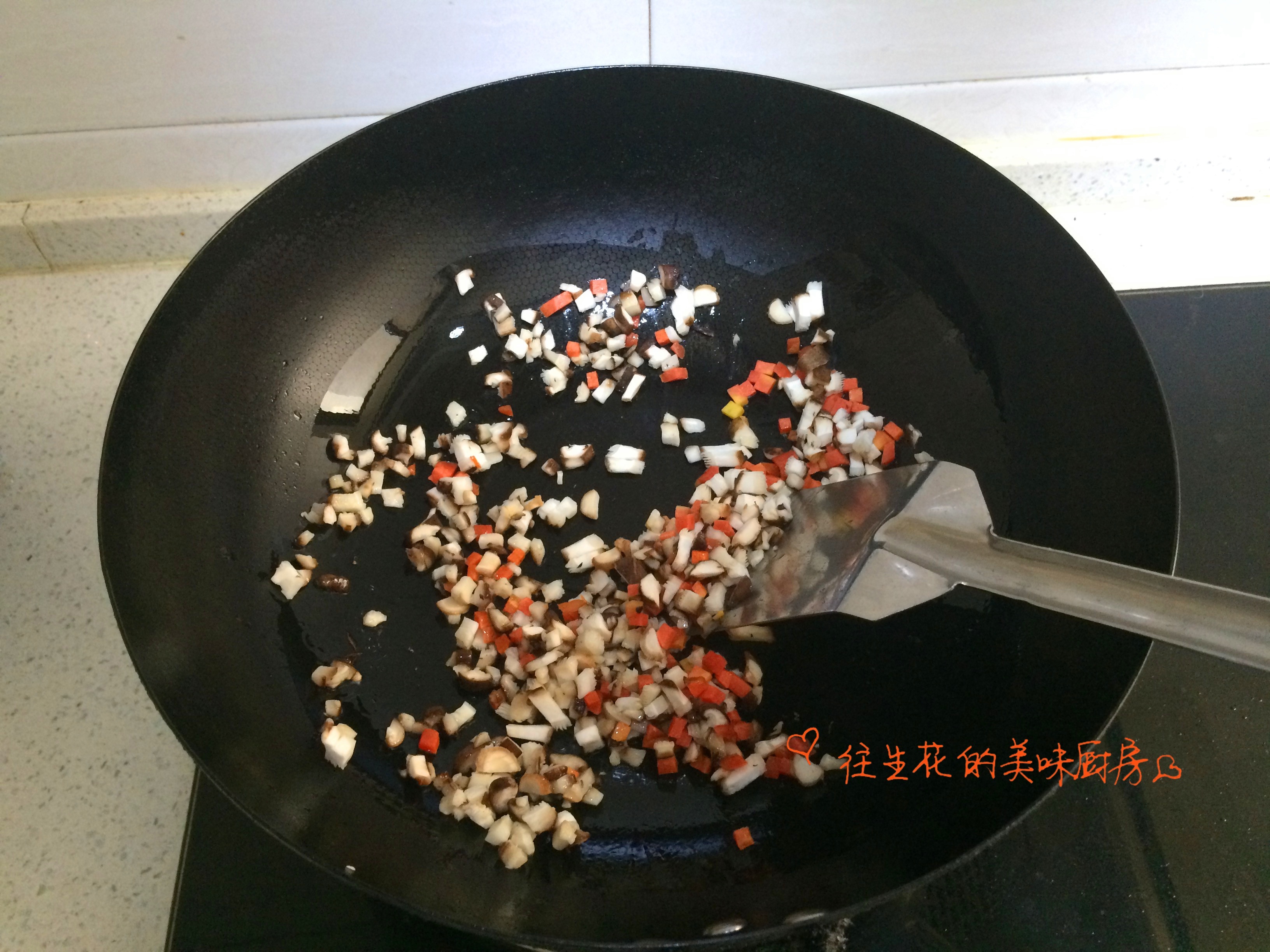 香菇蛋包飯的做法 步骤2