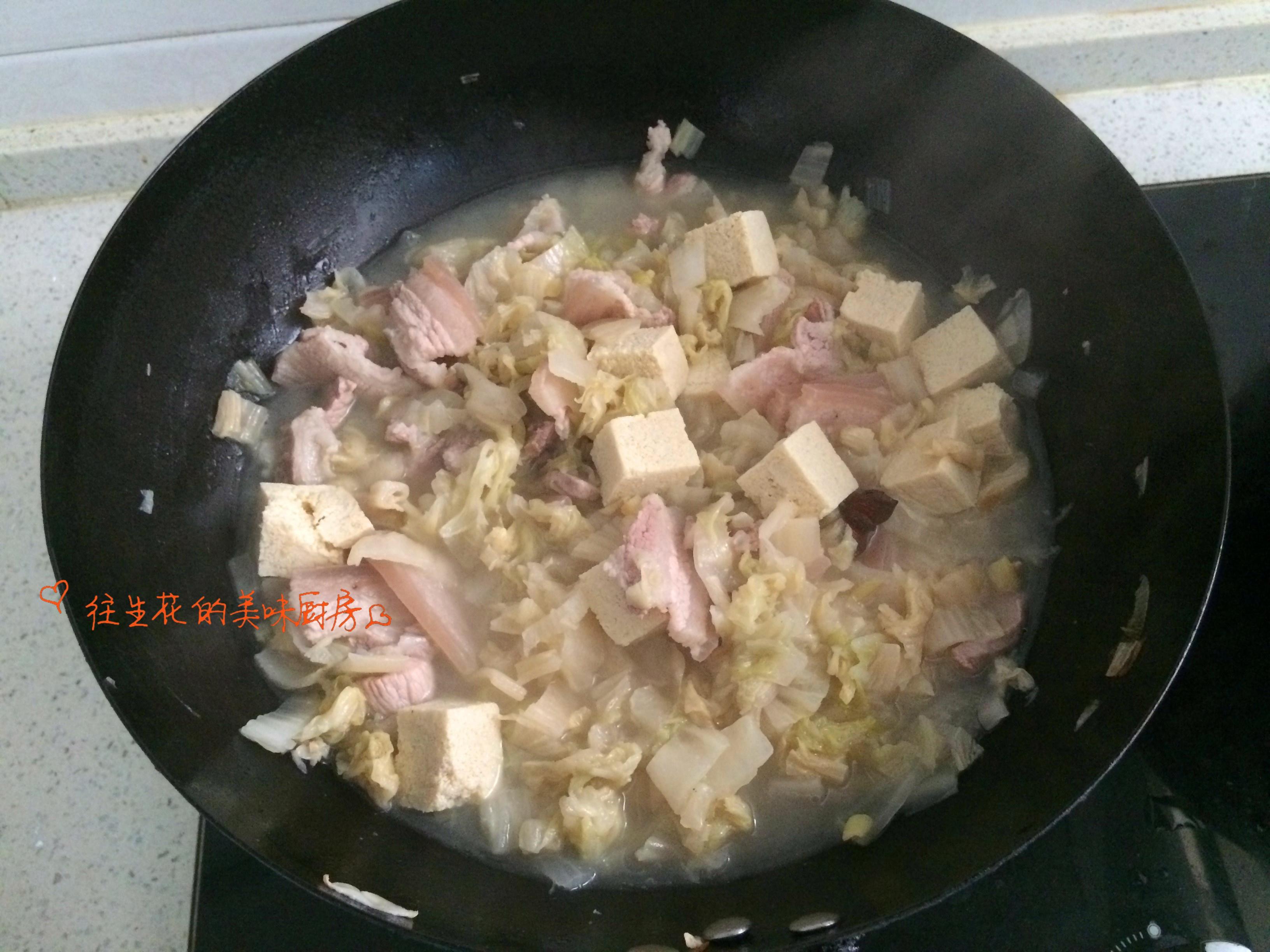 酸菜汆白肉炖凍豆腐的做法 步骤9
