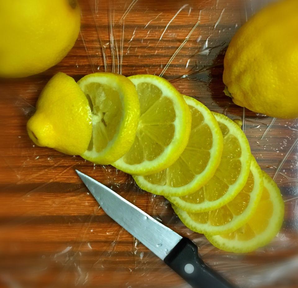 美味養顏的檸檬蜂蜜茶的做法 步骤2