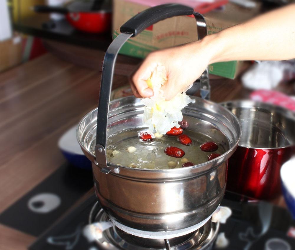 用離火續煮鍋炖銀耳蓮子湯的做法的做法 步骤6