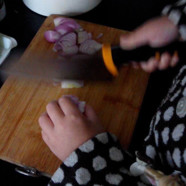 咖喱雞翅飯(七歲兒童版)的做法 步骤2
