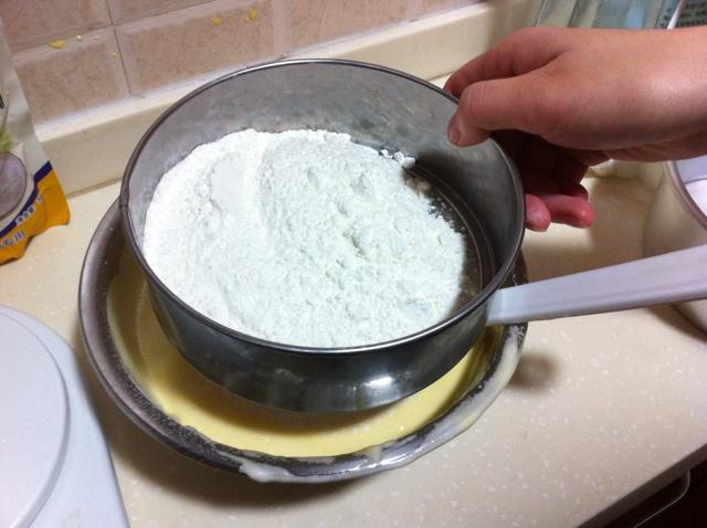 葡萄干椰蓉海綿蛋糕的做法 步骤5