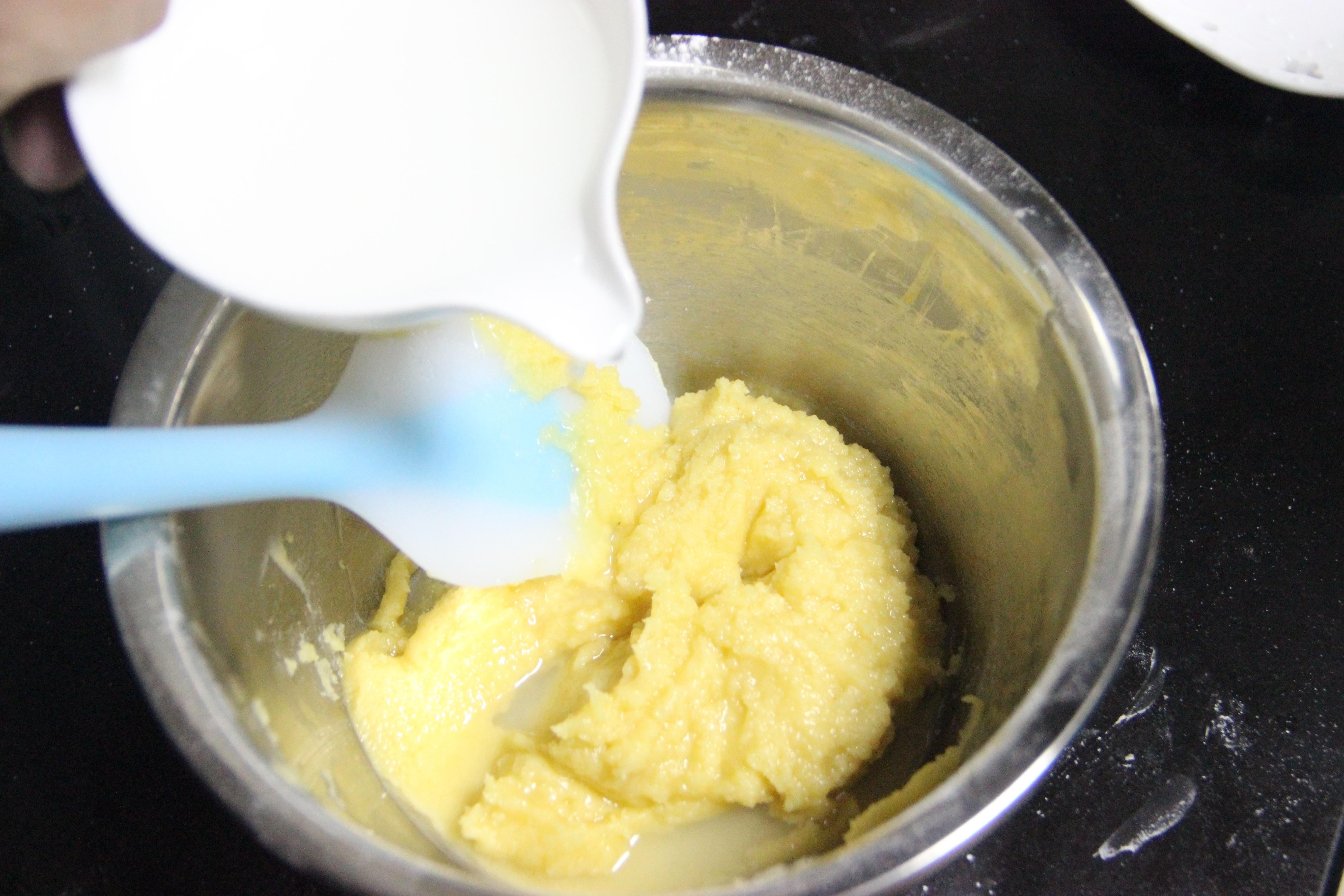 黃金海綿蛋糕的做法 步骤3