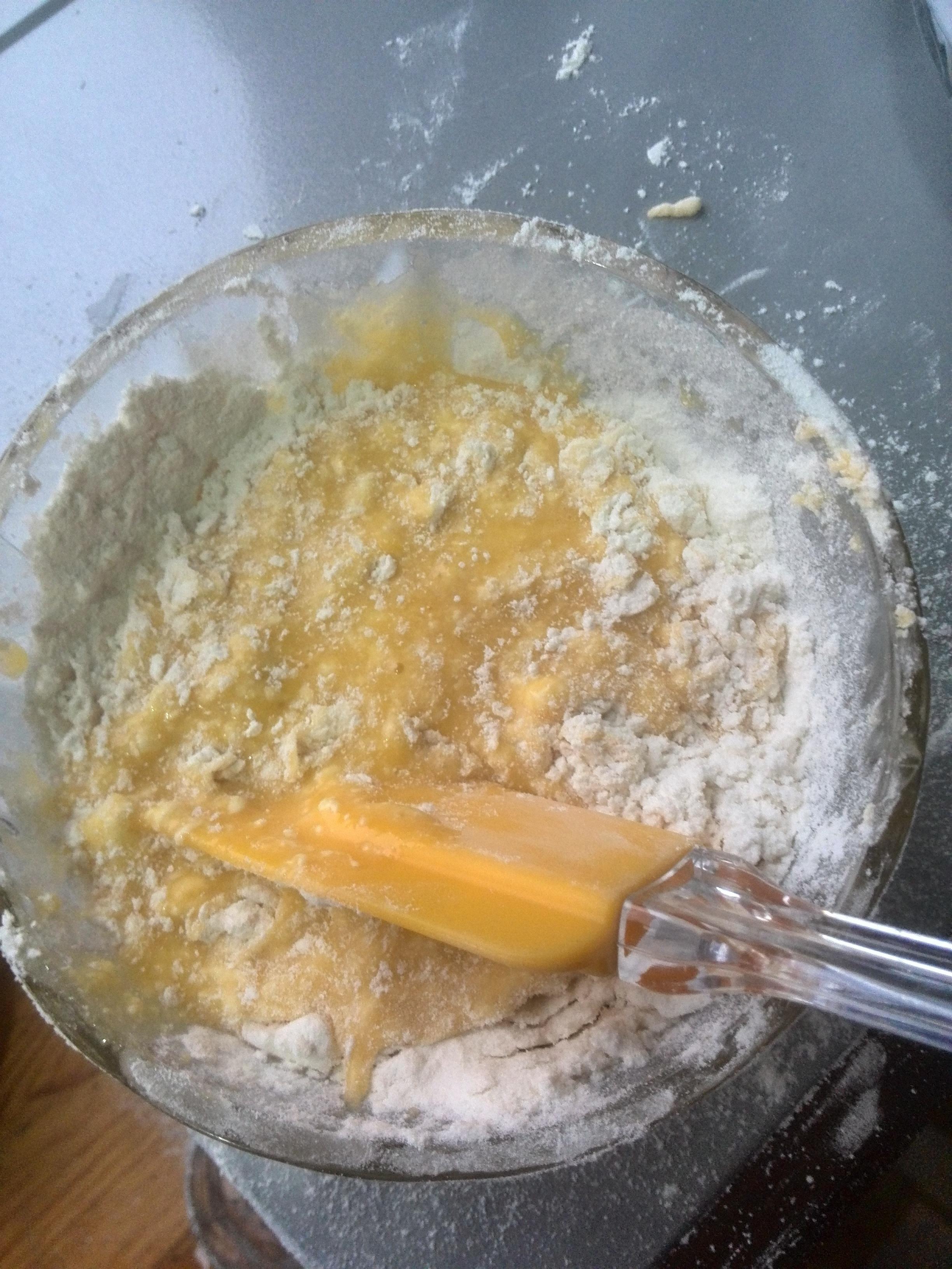 材料超簡單的雞蛋牛奶紙杯蛋糕的做法 步骤6
